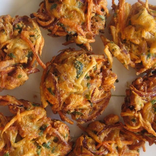 CRISPY VEGETABLE FRITTERS (Pakora)